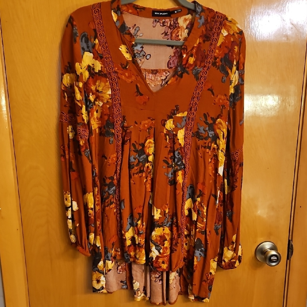 Blu Peper Floral Pleated Top